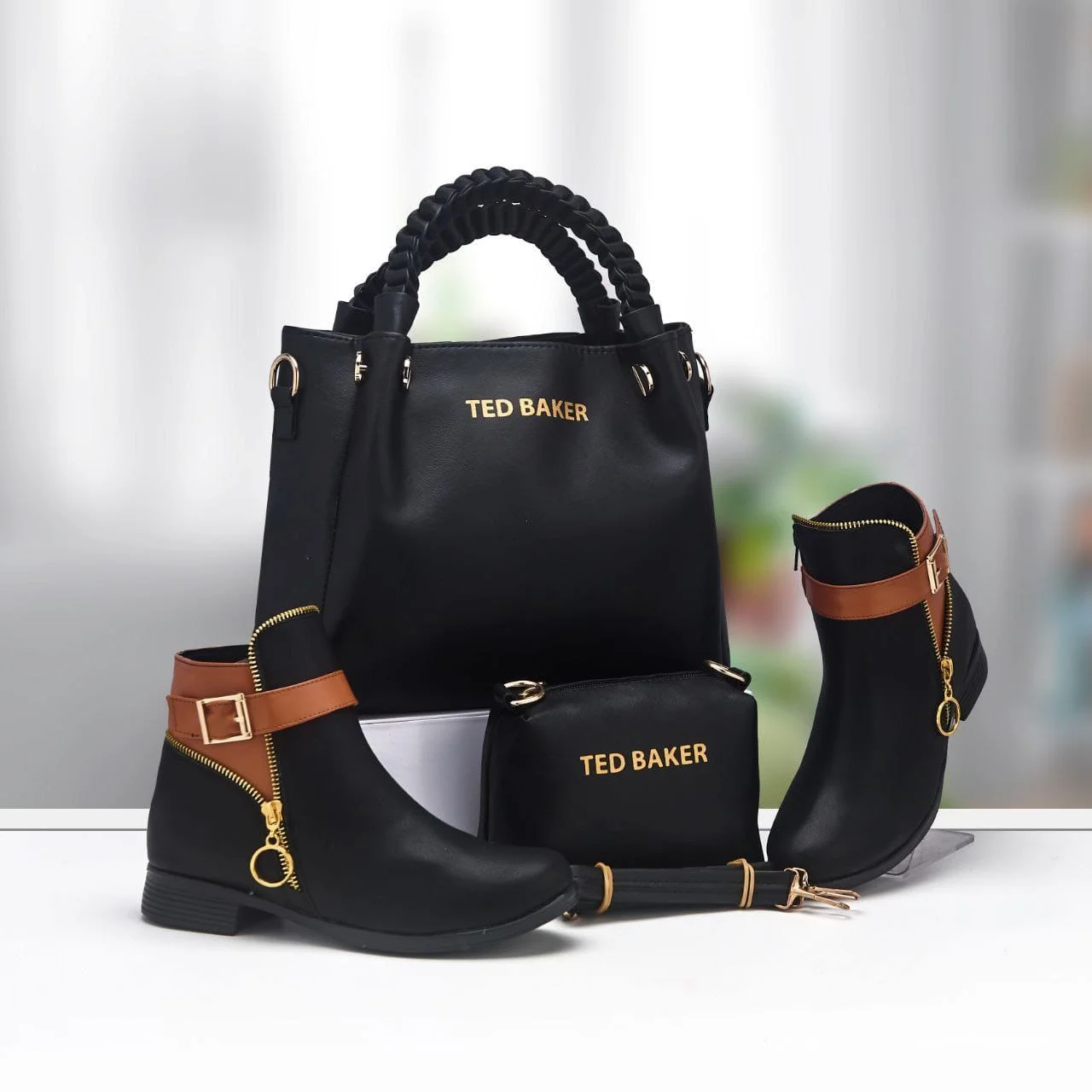 طقم حذاء وحقيبة نسائية