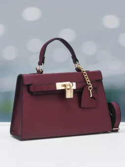 حقيبة يد نسائية كلاسيكية