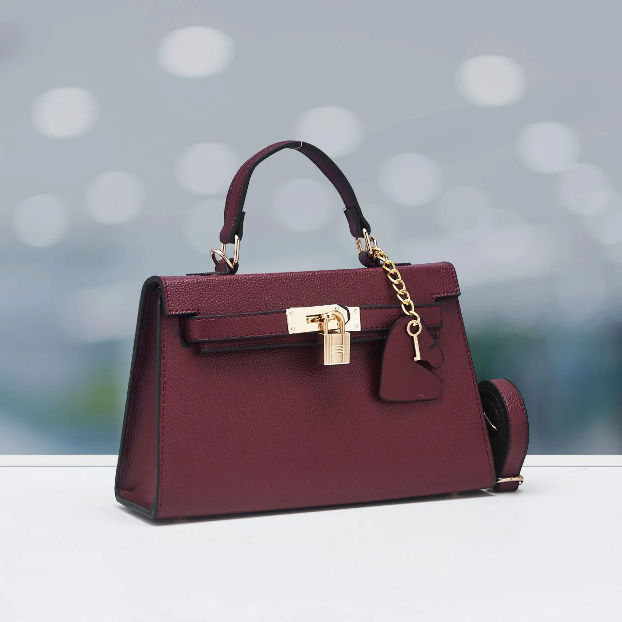 حقيبة يد نسائية كلاسيكية