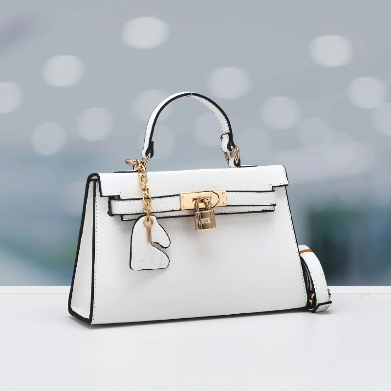 حقيبة يد نسائية كلاسيكية