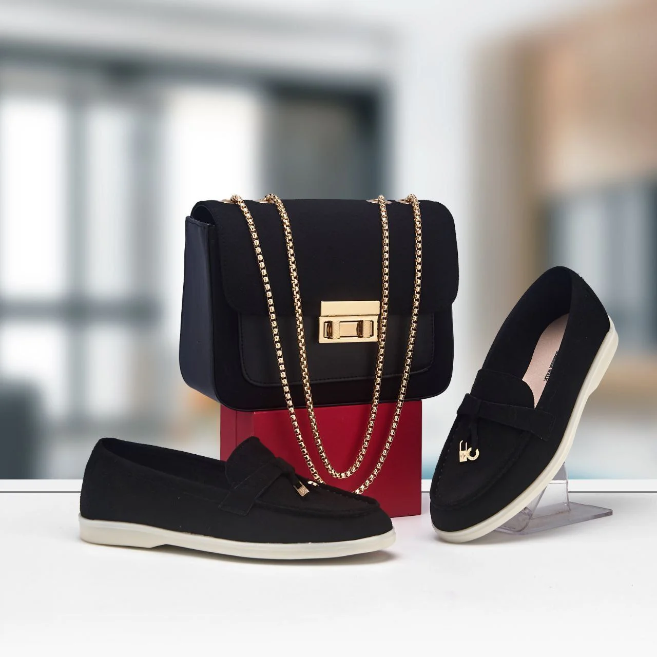 باك الأناقة الأوروبية: حذاء موكاسين نسائي شمواه وحقيبة بسلسلة (5 ألوان) - Image 5