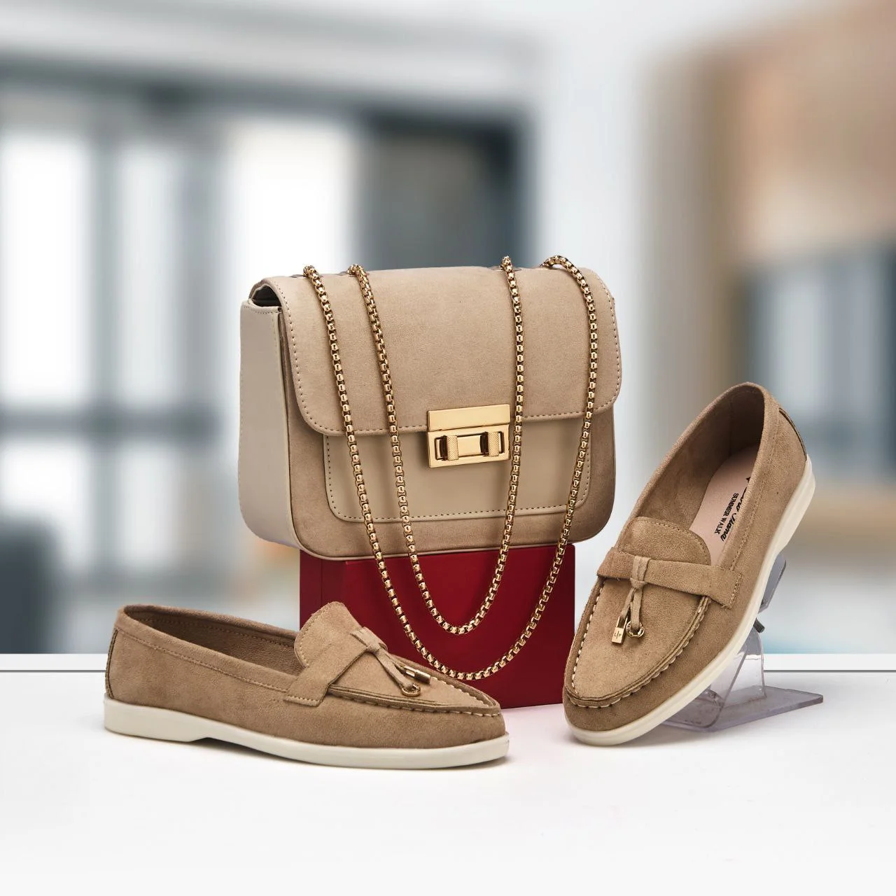 باك الأناقة الأوروبية: حذاء موكاسين نسائي شمواه وحقيبة بسلسلة (5 ألوان) - Image 6