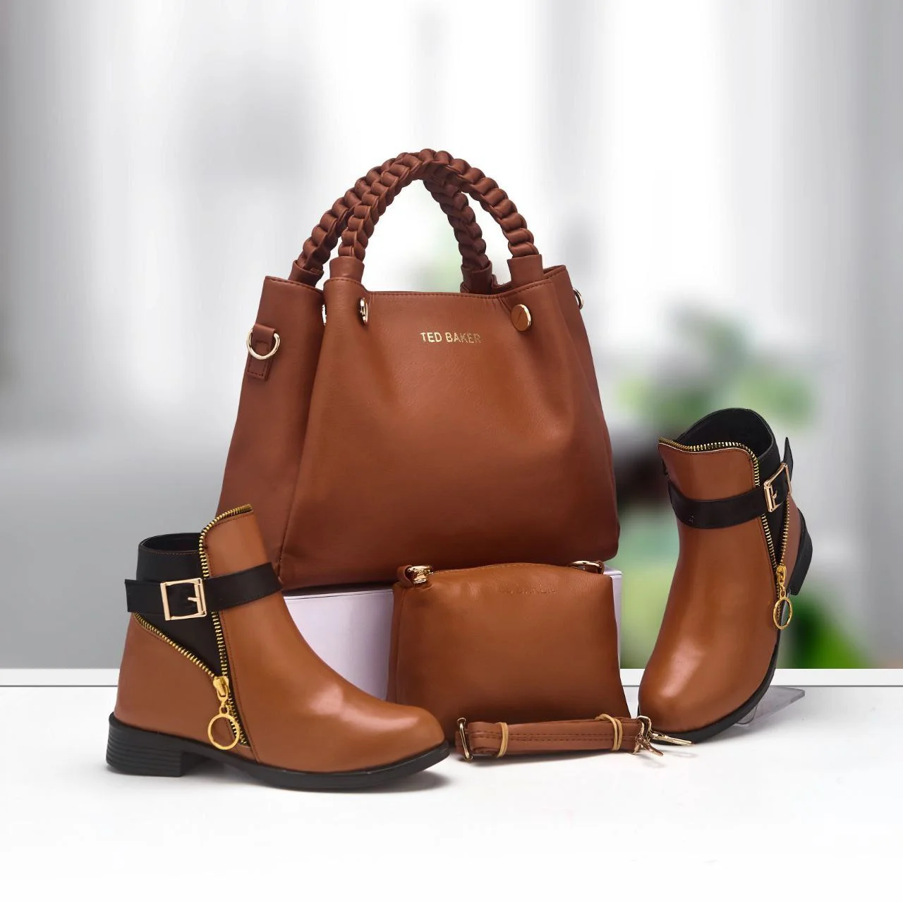 طقم حذاء وحقيبة نسائية