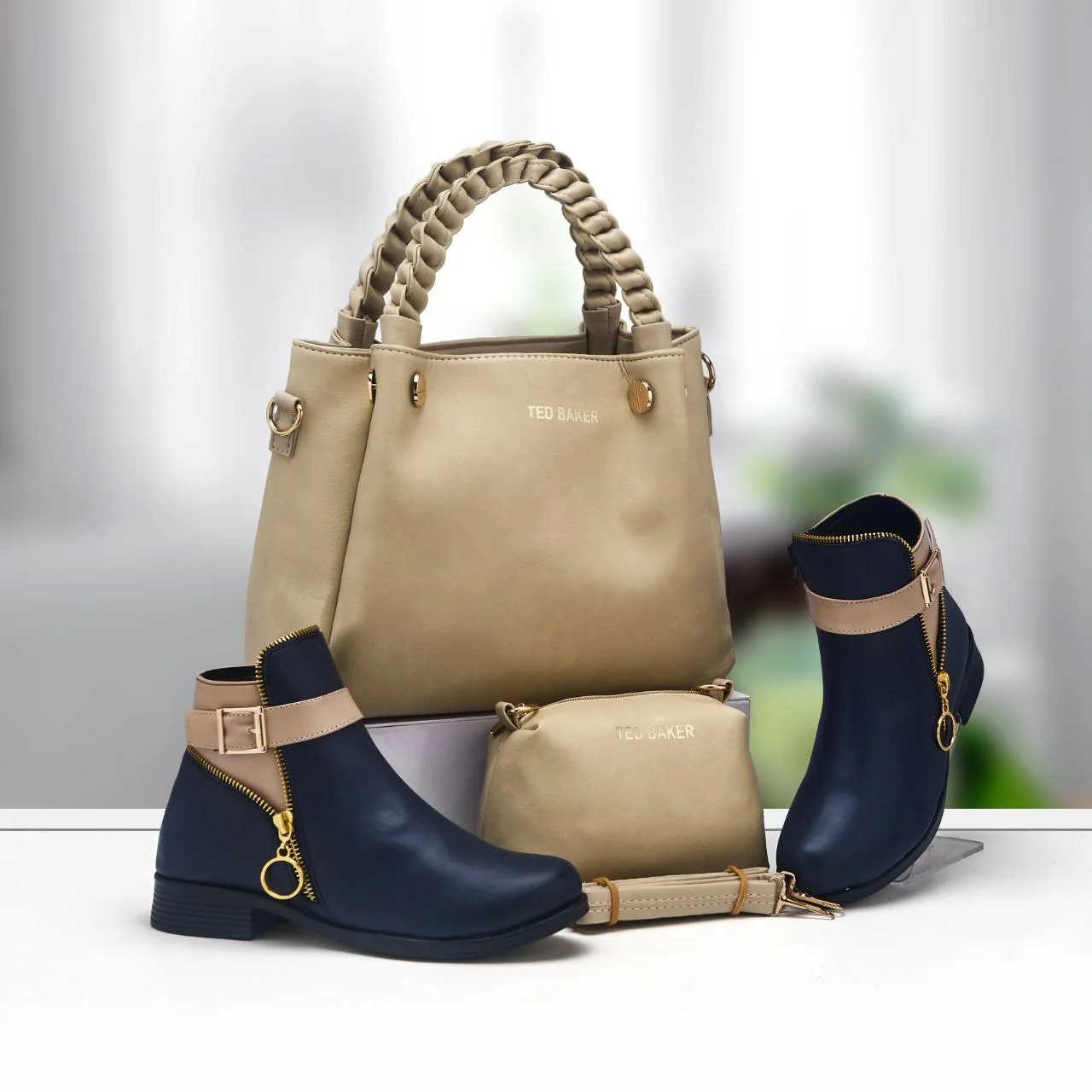طقم الأناقة الراقية: حذاء بوت أنكل وحقيبة يد ثلاثية الألوان - Image 2