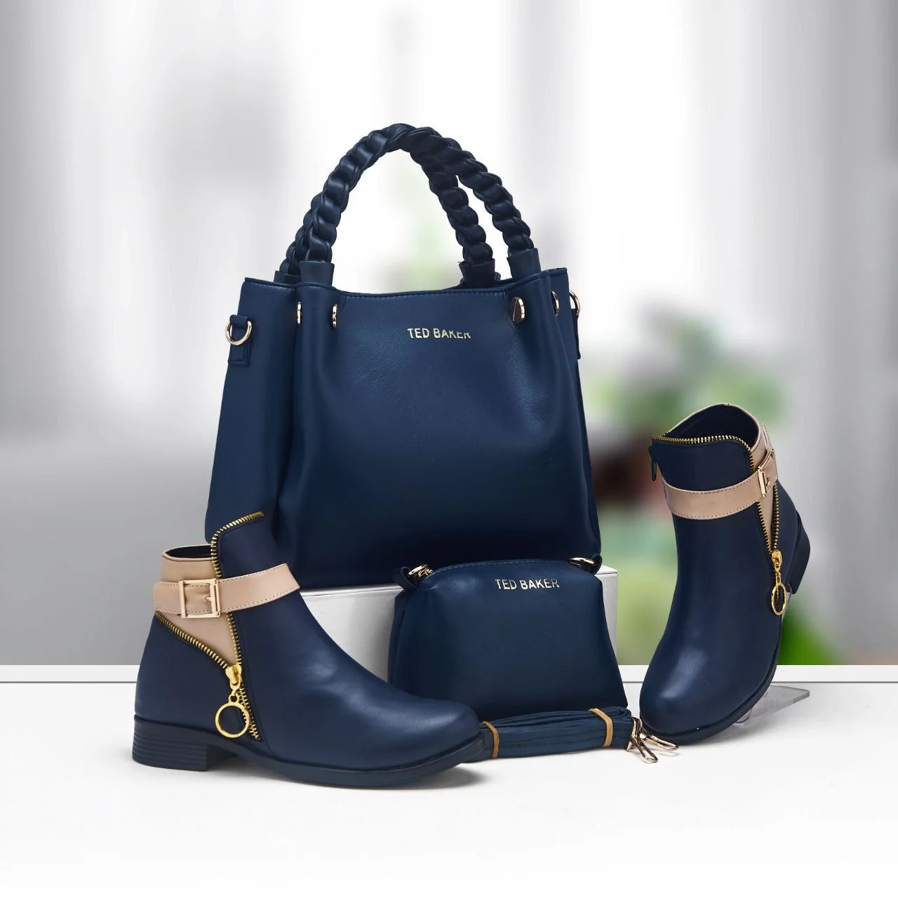 طقم حذاء وحقيبة نسائية