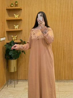 بيجامة نسائية مطرزة بألوان زاهية